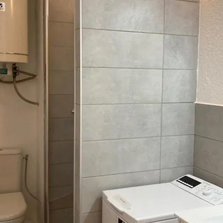 Apartment T2 Climatise Avec Piscine, Tennis, Garage, Proche - - Fr-1-610-34 *